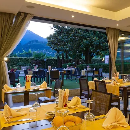 Campagnola Piano Terra Con Giardino Privato 加尔达湖滨